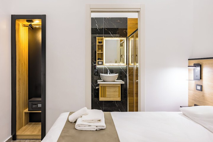 Room 2 of 26