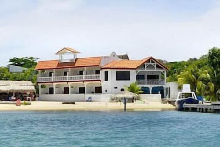 Sueno Del Mar Resort in Roatan