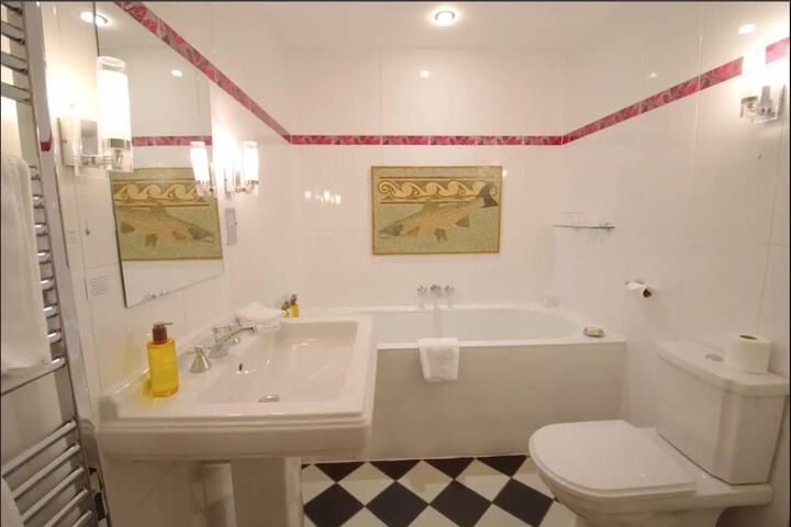Room 9 of 22