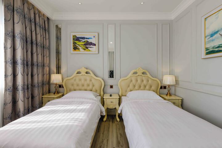 Room 54 of 195