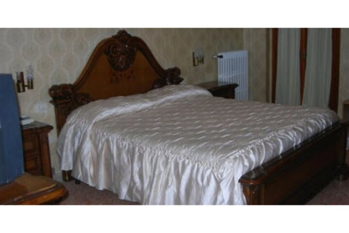 Room 4 of 42