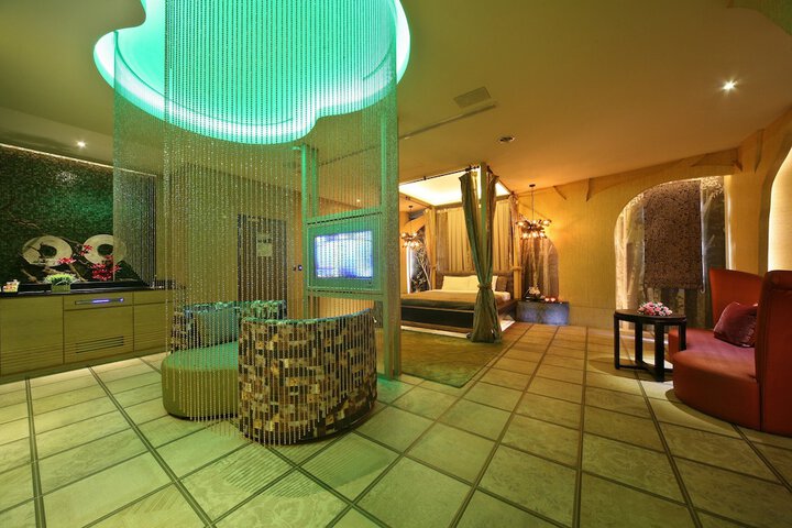 Room 4 of 65