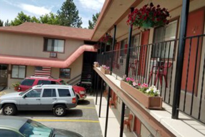 Hotel Exterior 9 of 31
