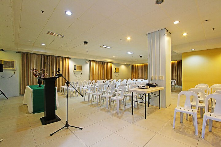 Business Center 50 of 58
