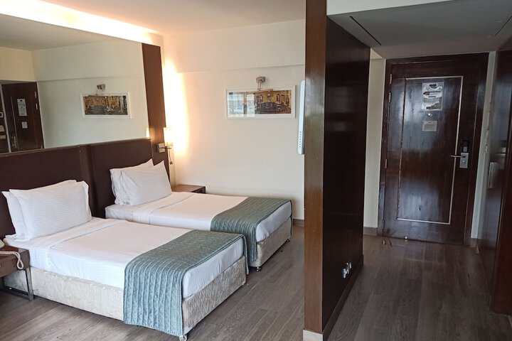 Room 10 of 22