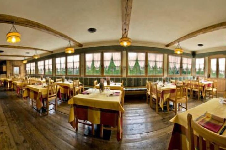 Dining 11 of 20