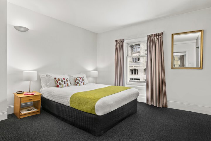 Room 15 of 33