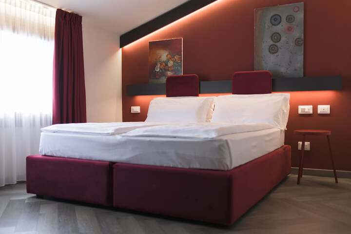 Room 6 of 47