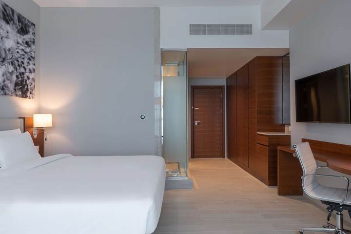 Room 30 of 108