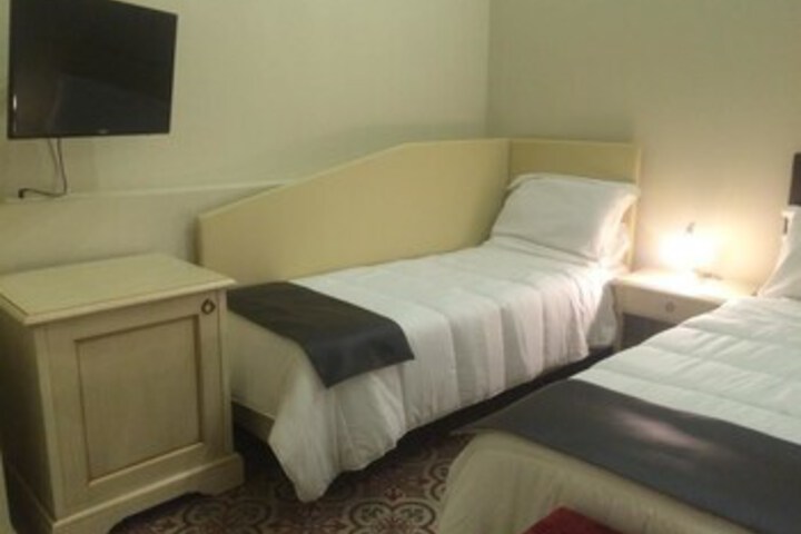Room 16 of 28
