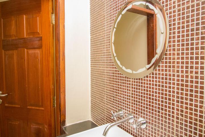 Room 5 of 10
