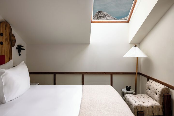 Room 32 of 71