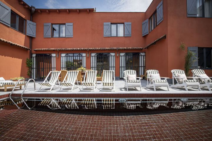 Pool 33 of 46
