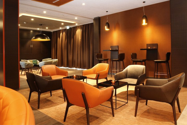 Lounge 43 of 60