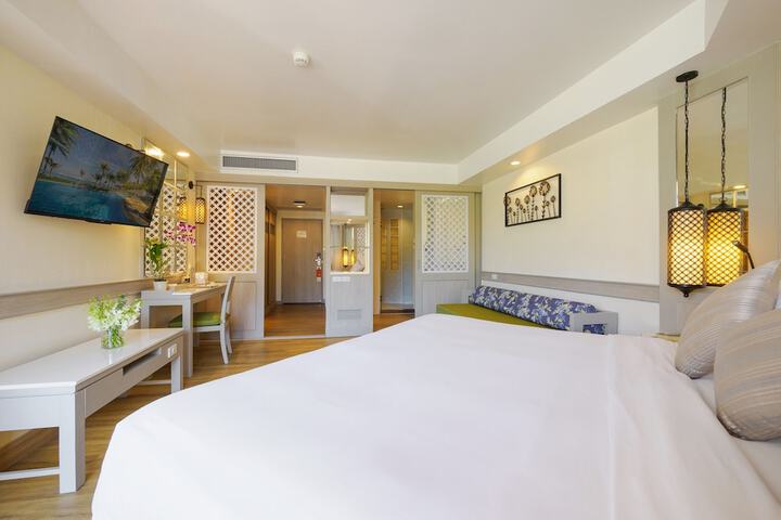 Room 30 of 170