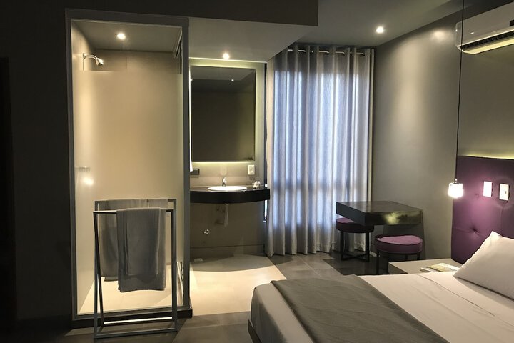 Room 4 of 118