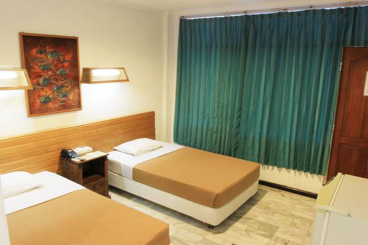 Room 13 of 40