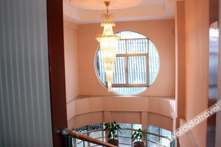 Yahong Business Hotel