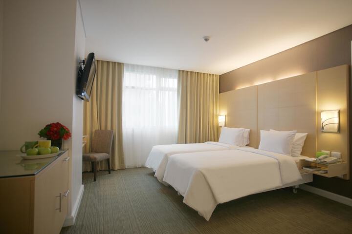 Room 5 of 28