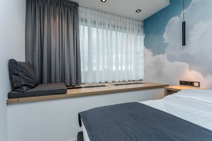 Room 9 of 82