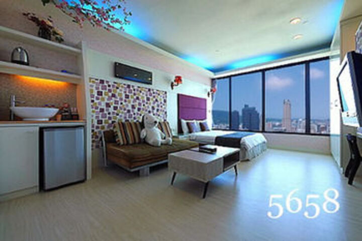 Room 18 of 24