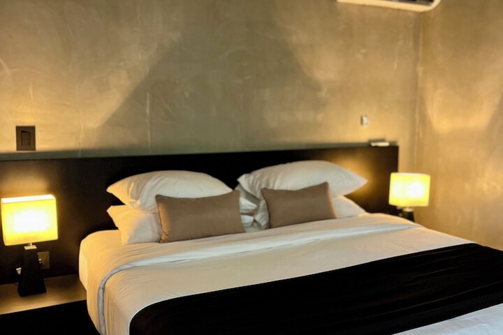 Room 6 of 20