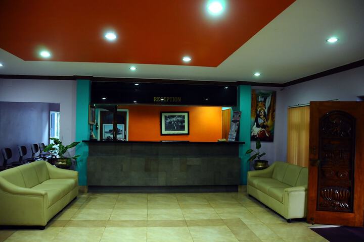 Entrance & Lobby