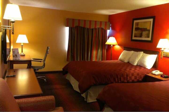 2 Queen Beds (3 of 11)