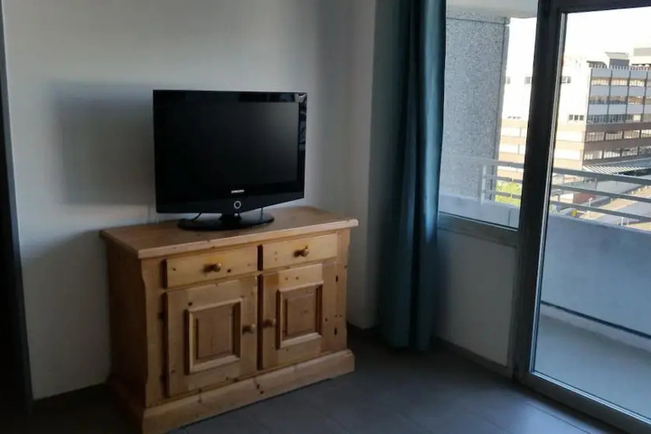 Room 6 of 13
