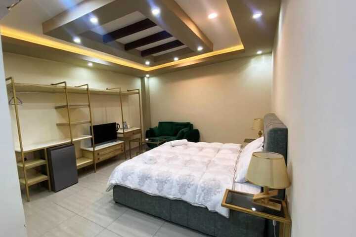 Room 5 of 18