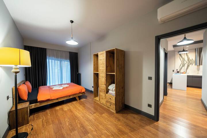 Room 33 of 92