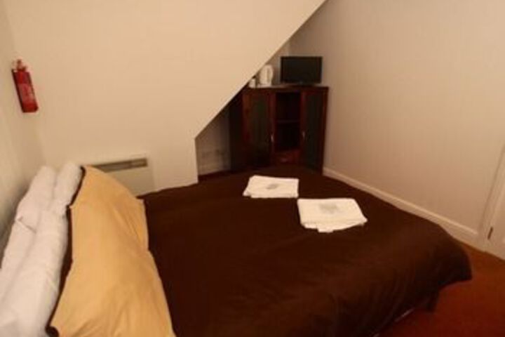 Room 10 of 24