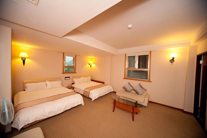 Room 18 of 48
