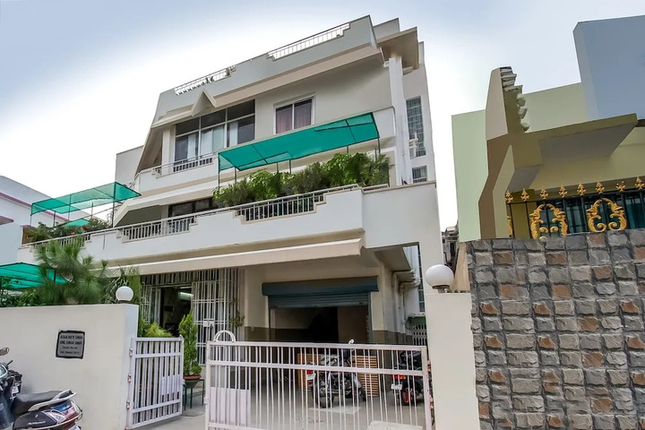 OYO 60880 Grand Imperia Inn