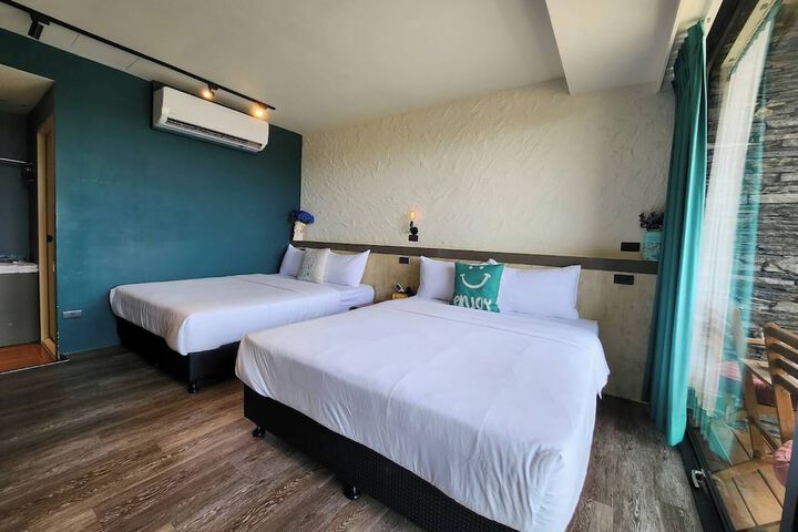 Room 10 of 32