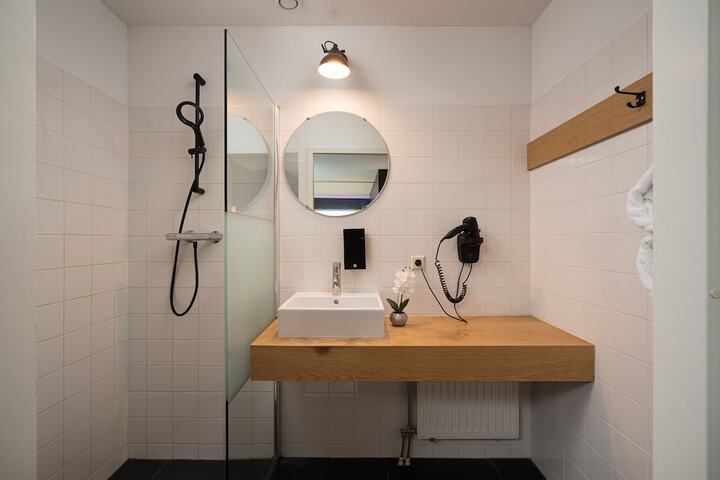 Room 42 of 56