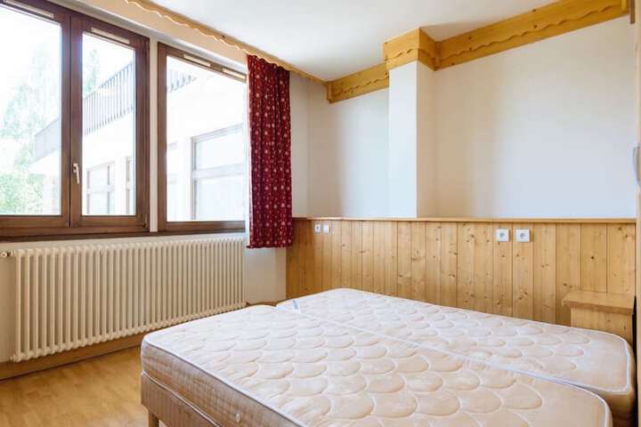 Room 5 of 162