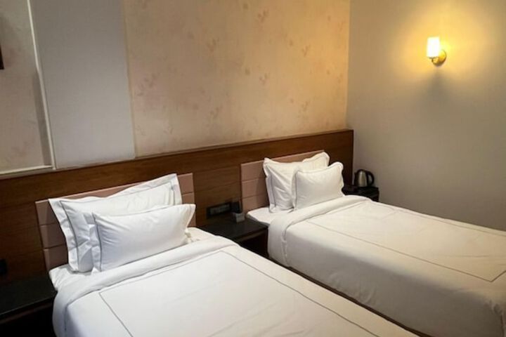 Room 8 of 25