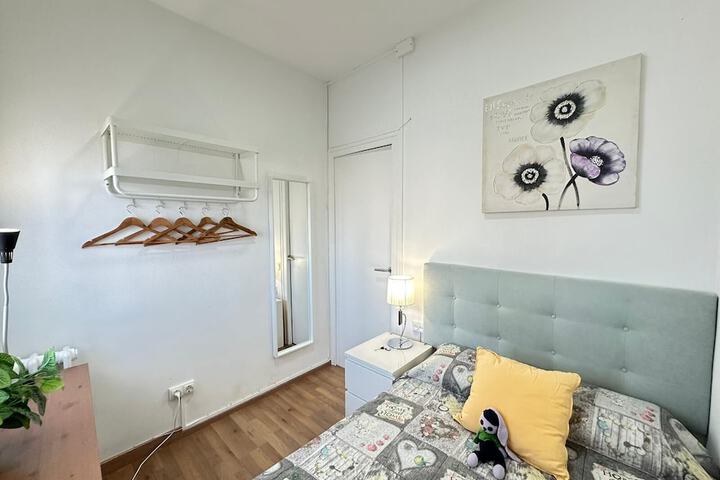 Room 4 of 20