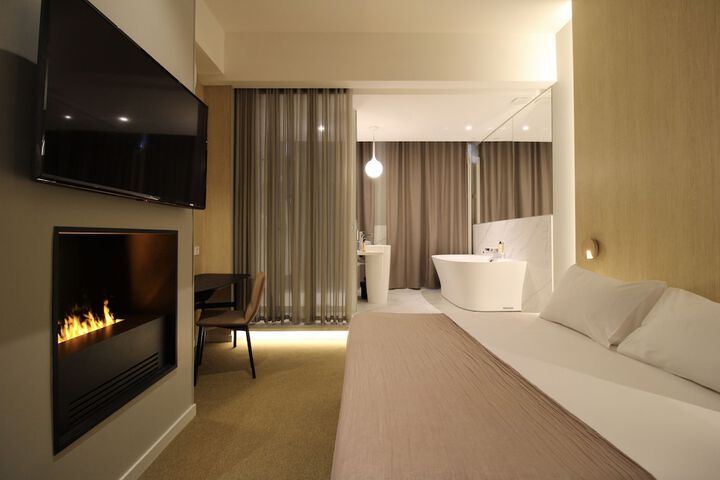 Room 119 of 780
