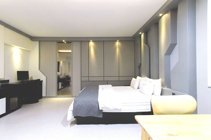 Room 26 of 80