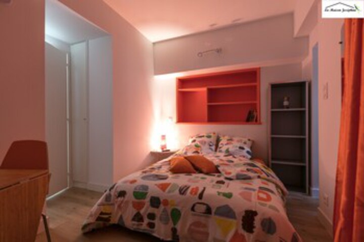 Room 80 of 90