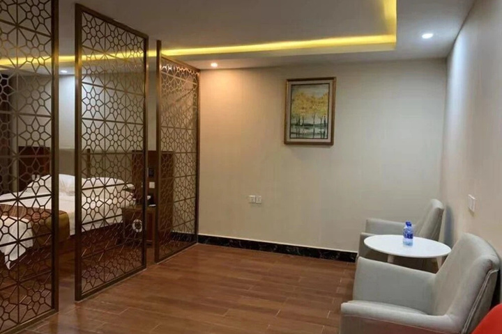 Room 10 of 15