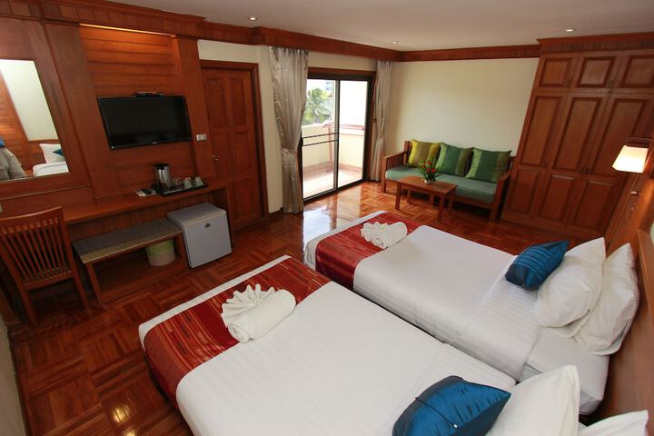 Room 12 of 35
