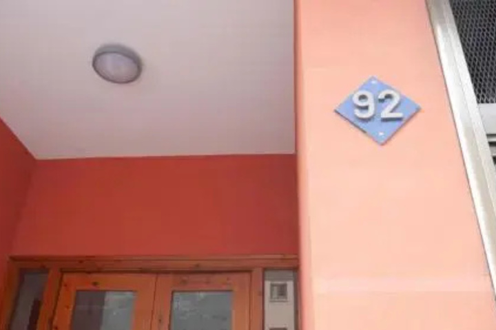 Room 10 of 12