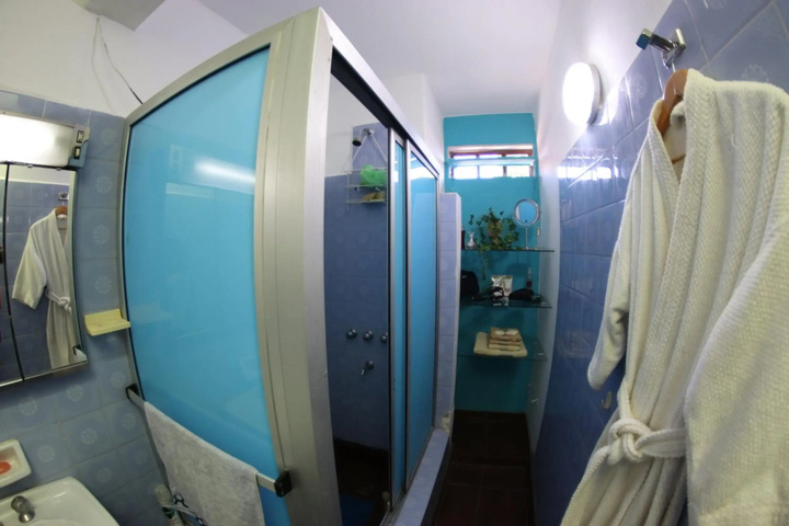 Room 8 of 12
