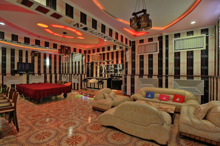 Lounge 9 of 10