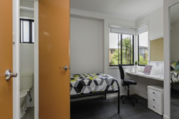 Room 105 of 252