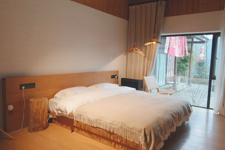 Room 13 of 80