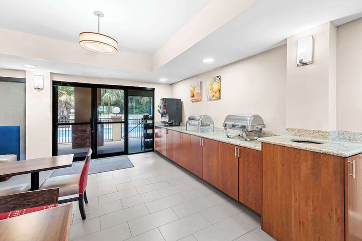 Breakfast area